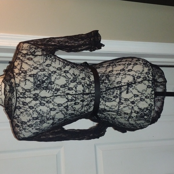 Lace Robe - Picture 3 of 6